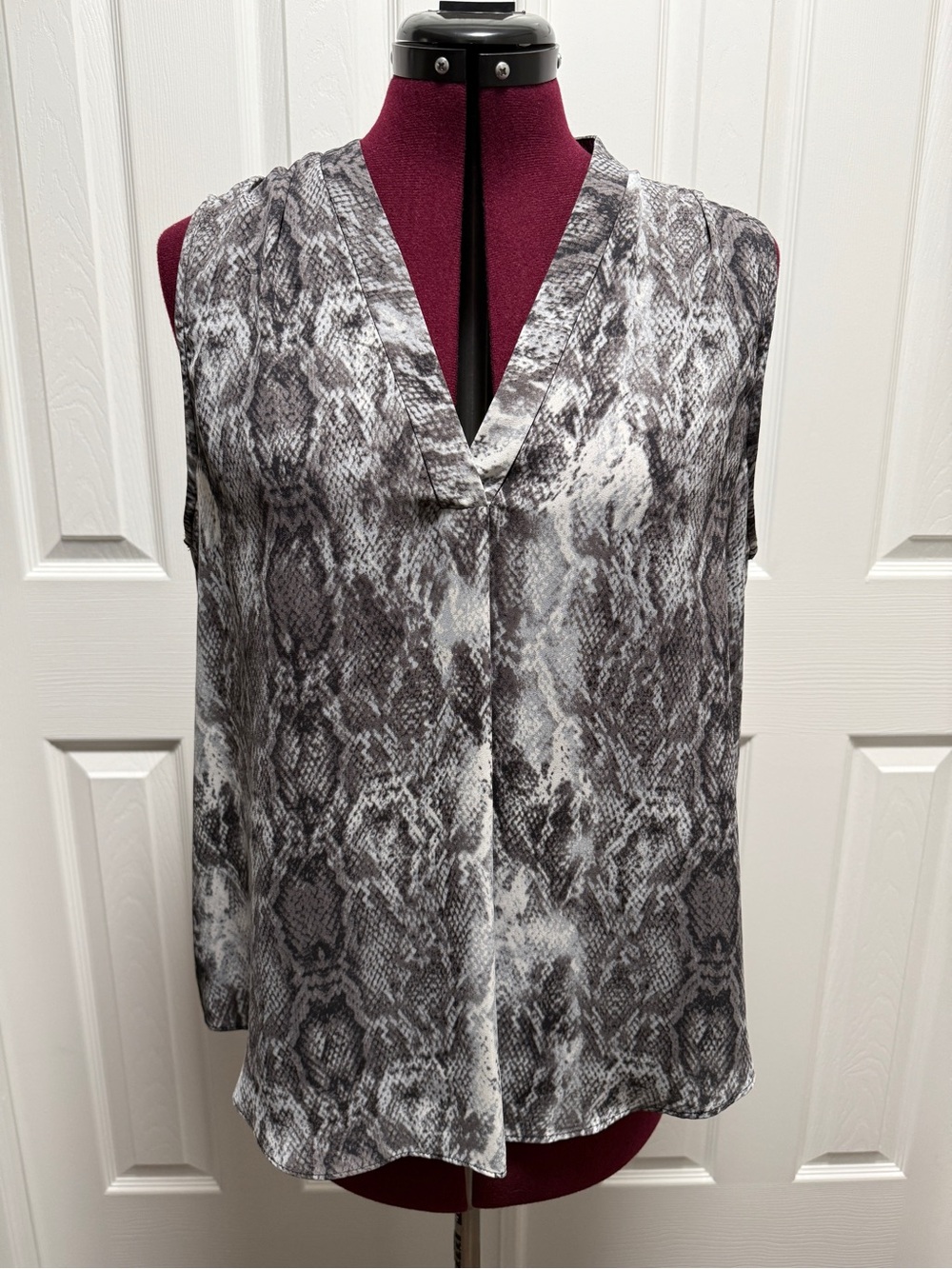 Vince Camuto Gray and Black Snake-Print V-Neck Sleeveless Camisole